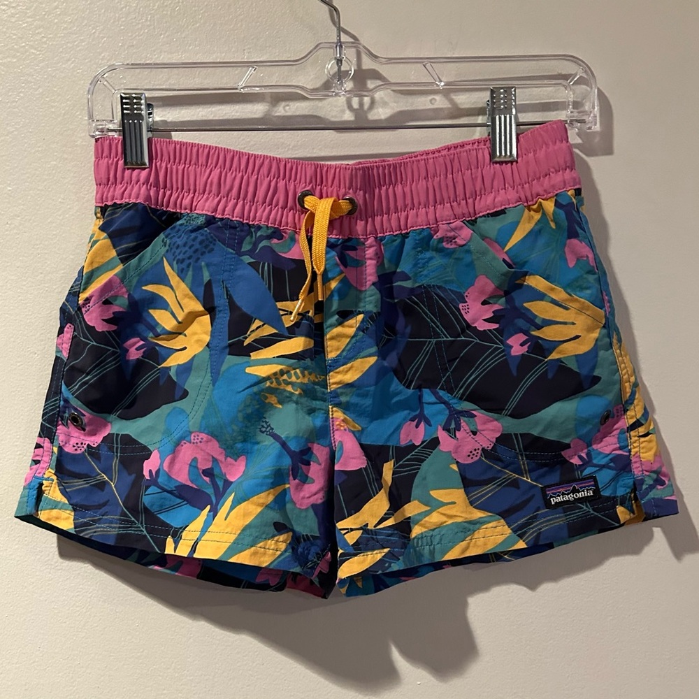 Patagonia girls XL tropical print shorts.